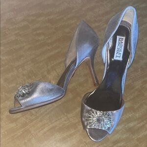 Badgley Mischka Metallic Silver Embellished Heels  SZ 9 1/2 M w/ dust bag